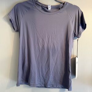 ALO Yoga PULSE Short Sleeve Tee color bluemoon ( light purple )